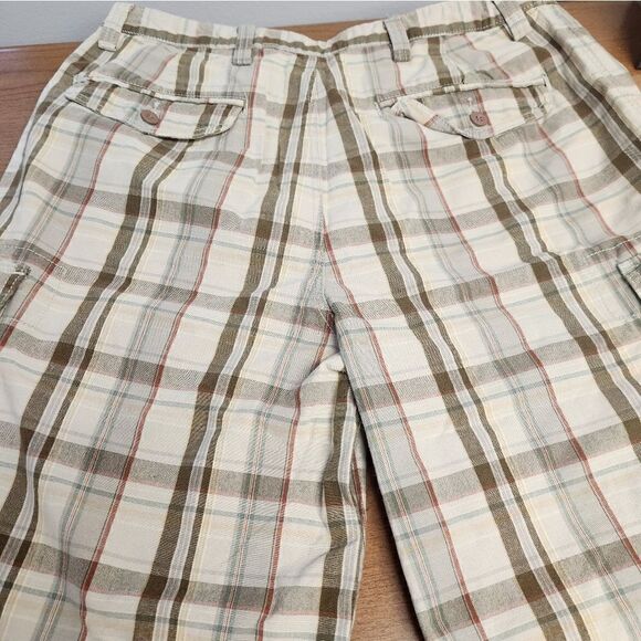 Dockers 36 Relaxed Fit cargo shorts. Tan with red, green and yellow plaid - Picture 5 of 7